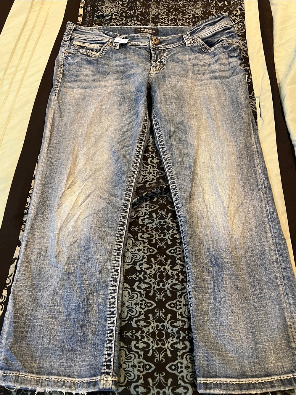 Silver Jeans SUKI CAPRI Women's Light Blue Boot Cut Jeans